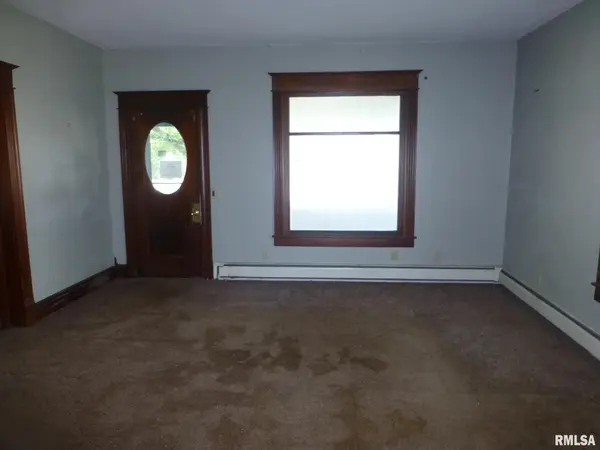 121 E Fortune ST, Virden, IL 62690