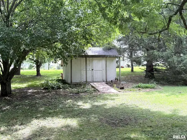 109 S STATE ST, Henderson, IL 61439
