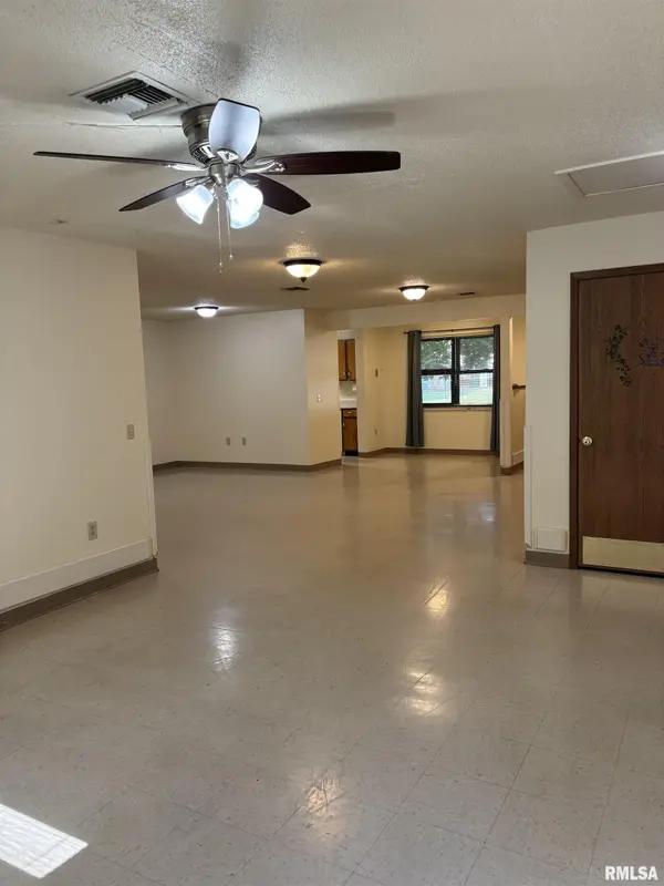 420 S WEST ST, Jacksonville, IL 62650