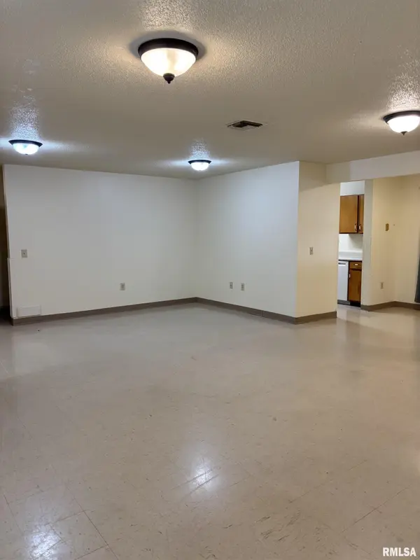 420 S WEST ST, Jacksonville, IL 62650