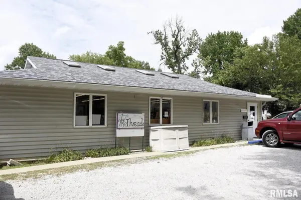 320 N WALNUT ST, Taylorville, IL 62568