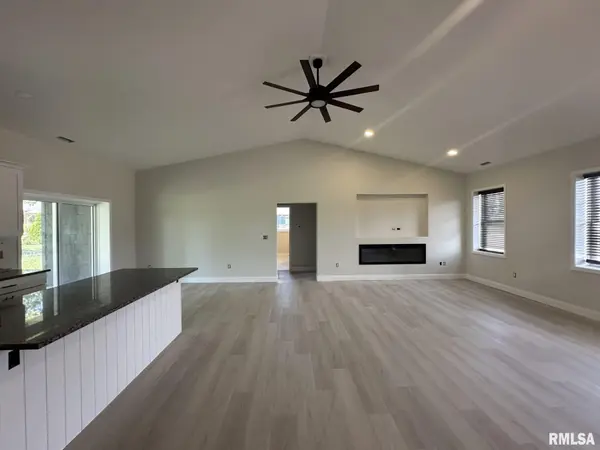 55 Durbin TER, Chatham, IL 62629