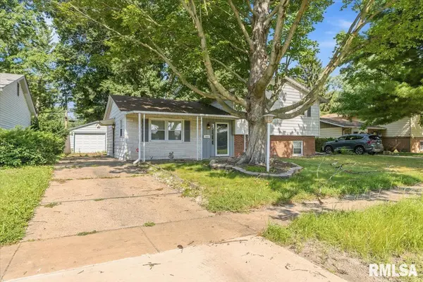 101 Adloff LN, Springfield, IL 62703