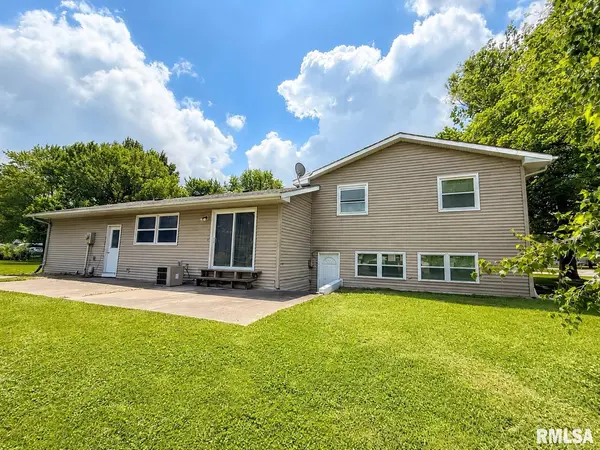 201 McMurtry DR, Henderson, IL 61439
