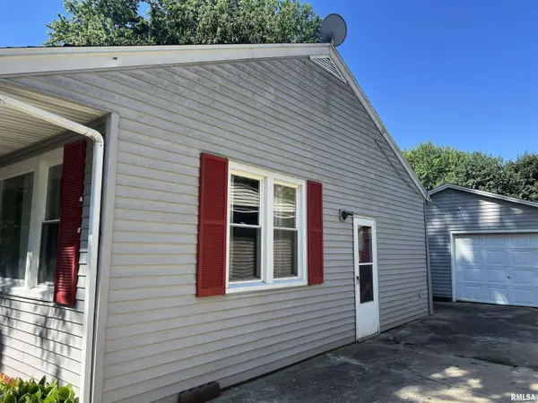 1613 ELMWOOD ST, South Jacksonville, IL 62650