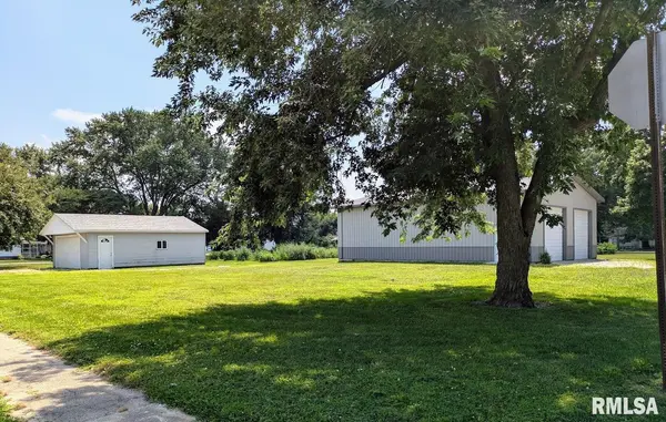 503 S 6TH ST, Girard, IL 62640