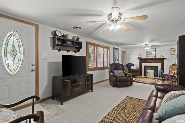 929 N 3RD ST, Riverton, IL 62561