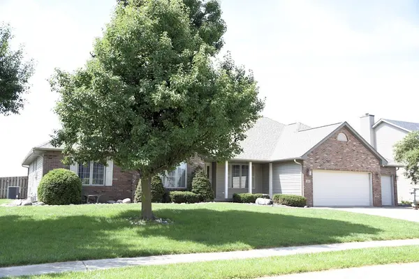 2604 Hastings RD, Chatham, IL 62629-9648
