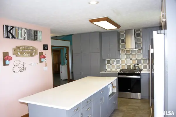 2604 Hastings RD, Chatham, IL 62629-9648