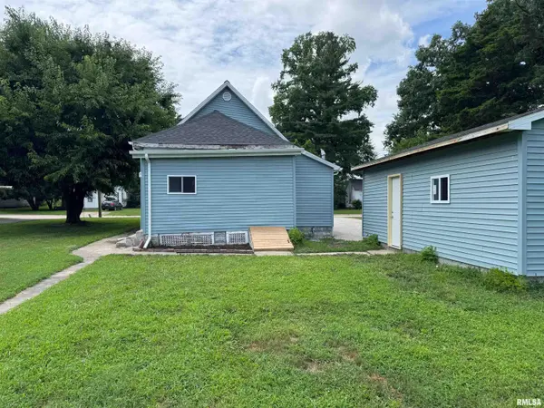 512 N POPLAR ST, Pana, IL 62557