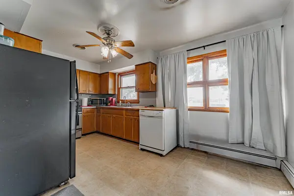 27 TULIP DR, Lincoln, IL 62656