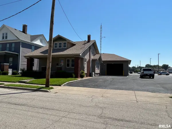 328 N CLAY ST, Taylorville, IL 62568