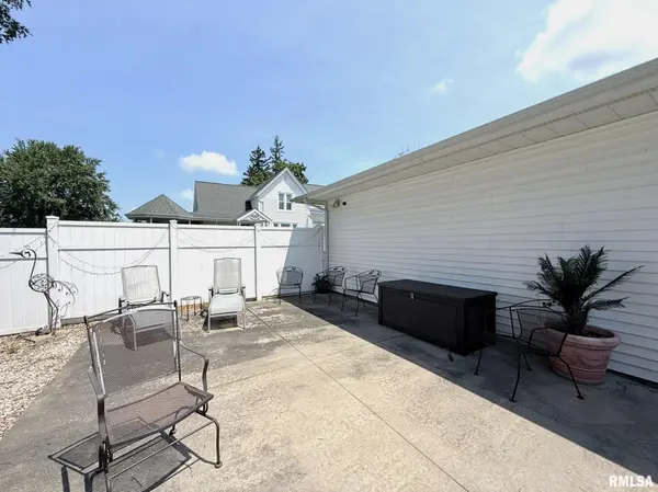 615 N DEPOT ST, Altona, IL 61414
