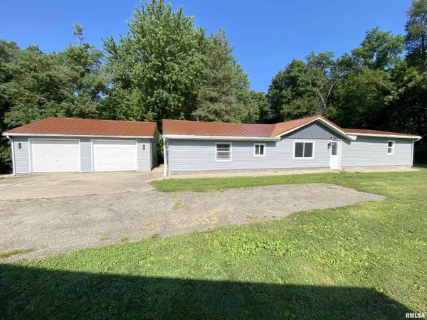 315 E HICKORY ST, Thayer, IL 62689
