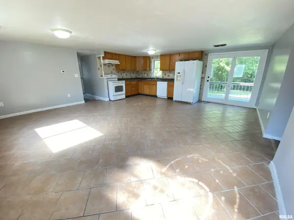 315 E HICKORY ST, Thayer, IL 62689