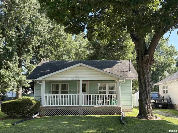 1216 W England ST, Taylorville, IL 62568