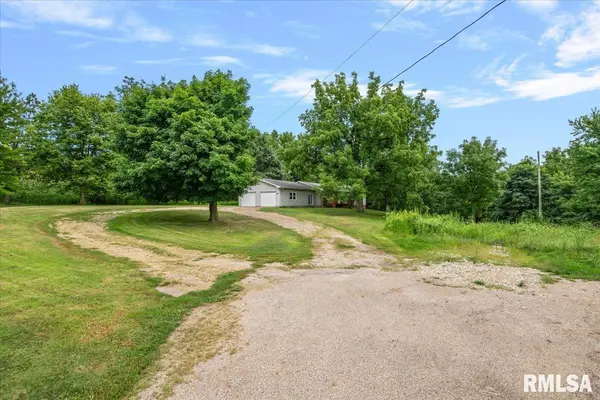 18112 APPLE TREE LN, Petersburg, IL 62675