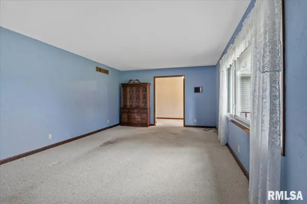 18112 APPLE TREE LN, Petersburg, IL 62675