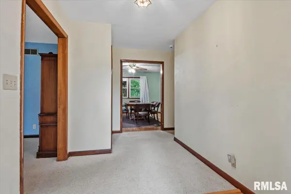 18112 APPLE TREE LN, Petersburg, IL 62675