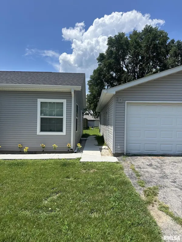 150 Annie LN, Tovey, IL 62570