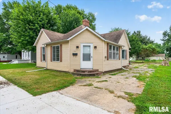134 Stoddard ST, Virden, IL 62690