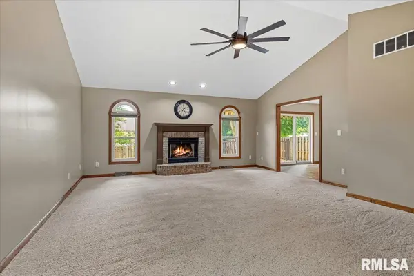 1500 Coralberry CT, Springfield, IL 62712