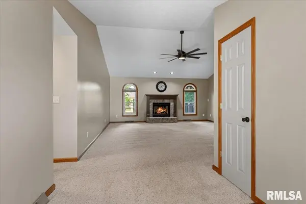 1500 Coralberry CT, Springfield, IL 62712