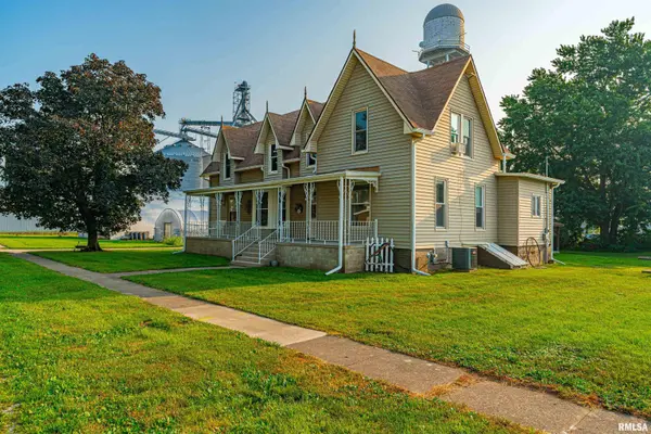 102 N MASON ST, New Holland, IL 62671