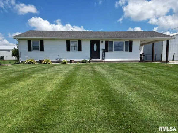 906 W RAILROAD ST, Shipman, IL 62685