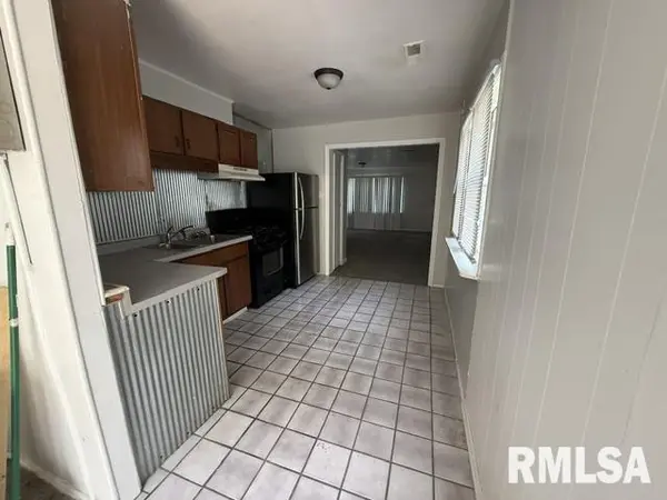2204 E ADAMS ST, Springfield, IL 62703