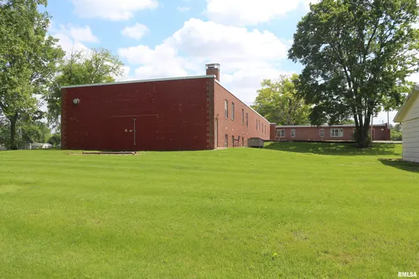 1500 W WALNUT ST, Jacksonville, IL 62650