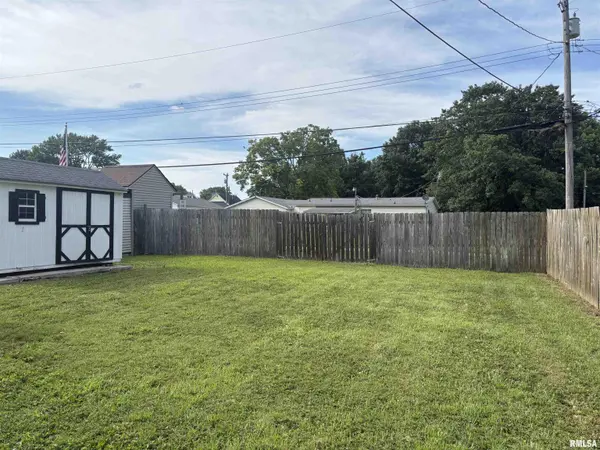 107 W SYCAMORE ST, Thayer, IL 62689