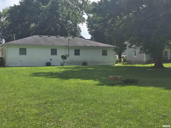 109-111 E JONES ST, Williamsville, IL 62693