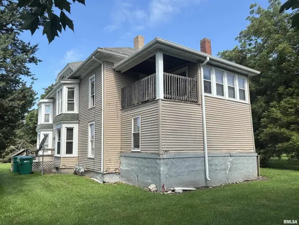 448 W 3RD AVE #4, Woodhull, IL 61490