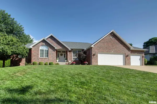 2821 Hayfield LN, Quincy, IL 62301