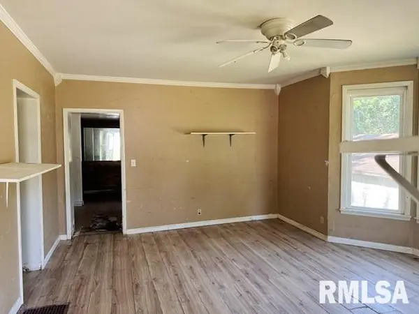 908 E MADISON ST, Riverton, IL 62561