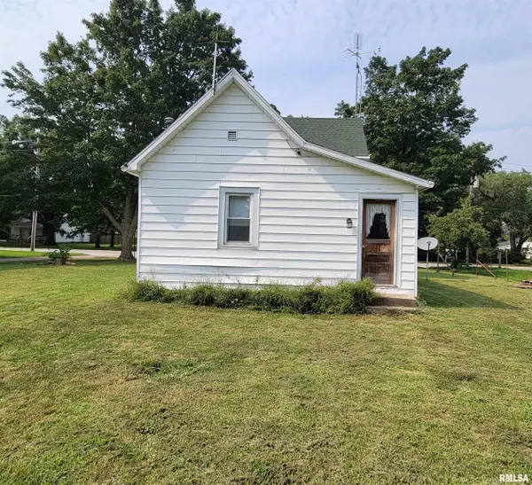 920 E UNION ST, Nokomis, IL 62075