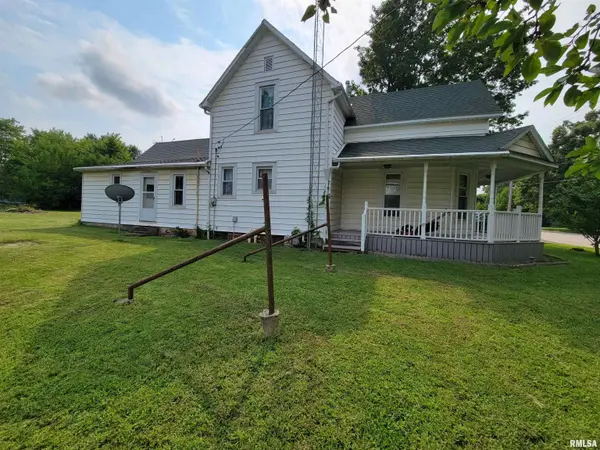 920 E UNION ST, Nokomis, IL 62075