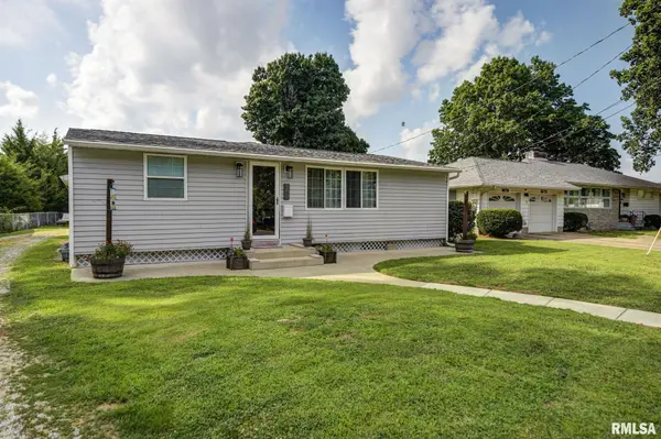 947 HAWLEY ST, Taylorville, IL 62568