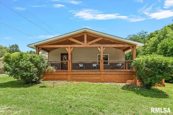 940 E 1025 N RD, Taylorville, IL 62568