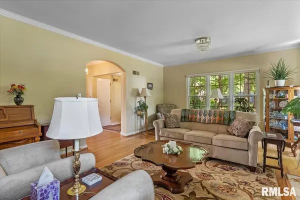 1949 Bates AVE, Springfield, IL 62704