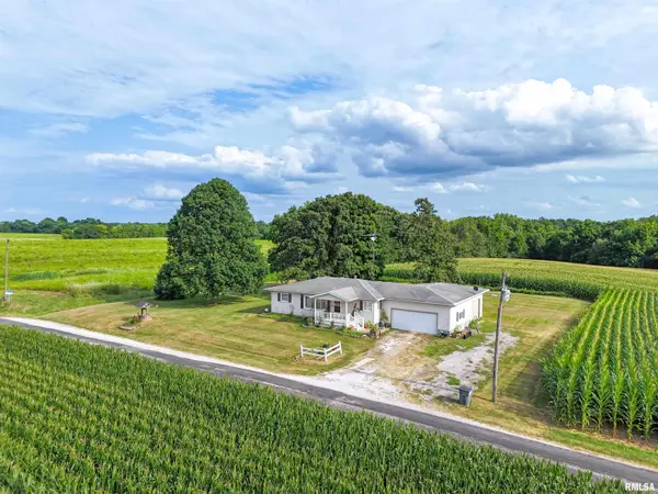 10975 Colbrook RD, Carlinville, IL 62626