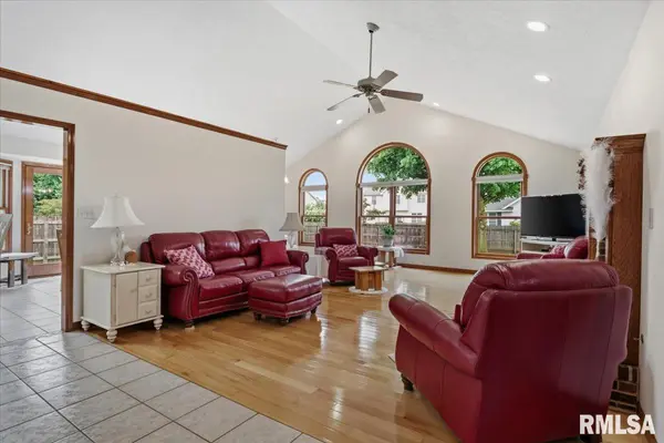 303 BRECKENRIDGE RD, Chatham, IL 62629