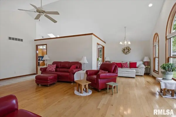 303 BRECKENRIDGE RD, Chatham, IL 62629