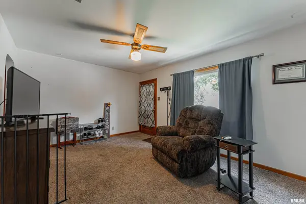 1529 Pulaski ST, Lincoln, IL 62656