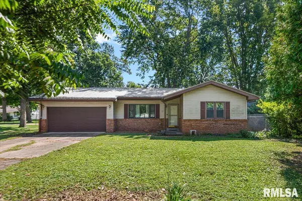 322 S Finis ST, Virden, IL 62690