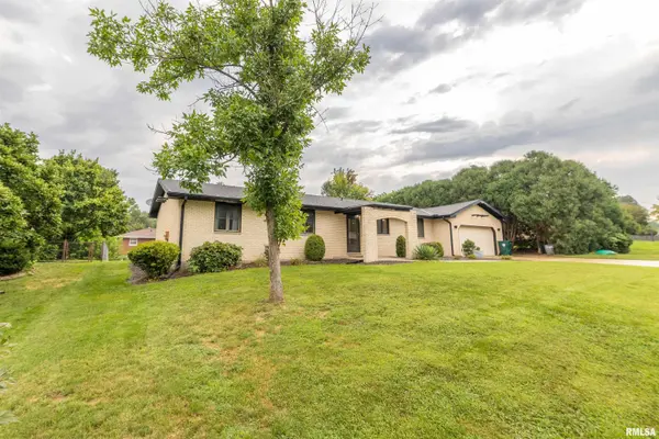 2911 Sonata DR, Quincy, IL 62301