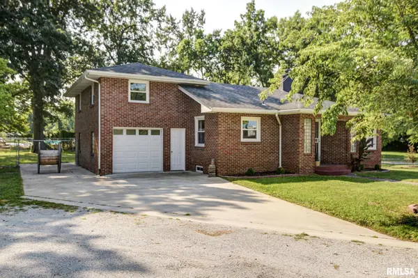 226 SUMMIT AVE, Taylorville, IL 62568
