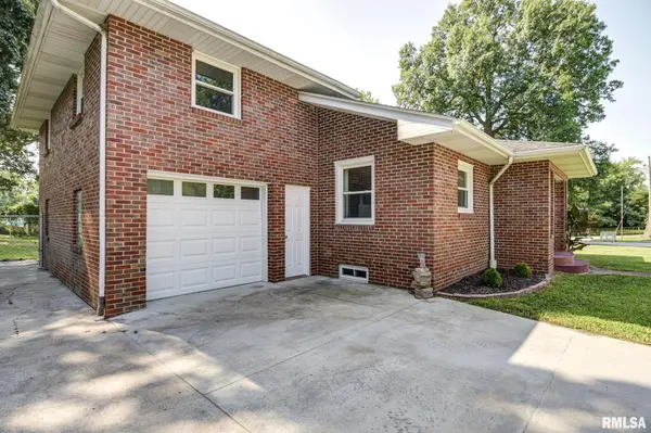 226 SUMMIT AVE, Taylorville, IL 62568