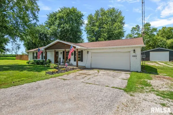 12069 State Route 4, Auburn, IL 62615